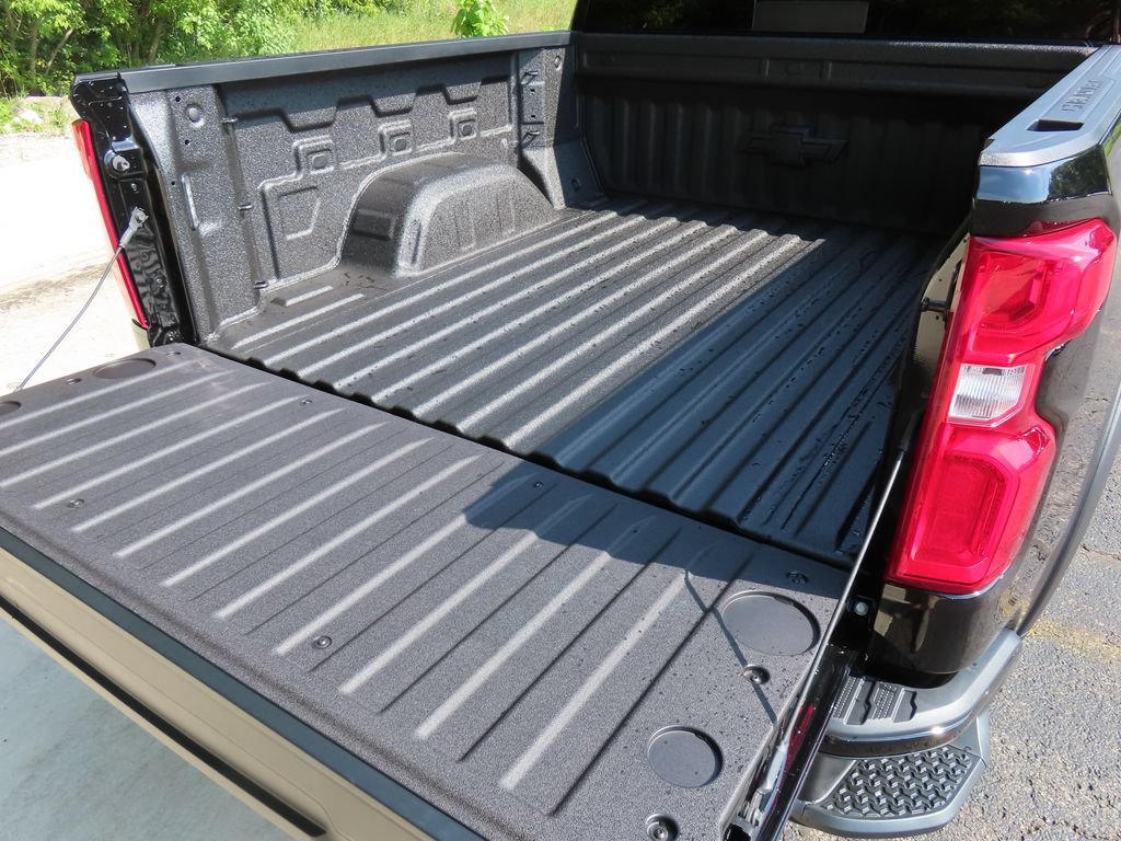 New 2026 Chevrolet Silverado 1500 ZR2 w/ Dark Appearance Package AWD/4WD image 23