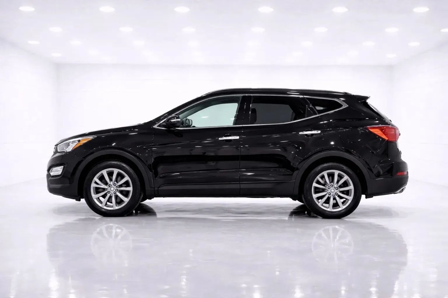 Used 2013 Hyundai Santa Fe Sport w/ Technology Pkg AWD/4WD image 2
