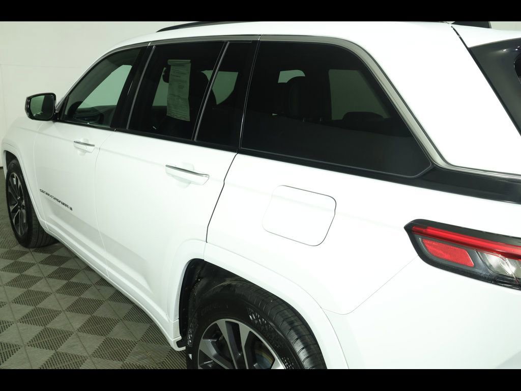 Used 2023 Jeep Grand Cherokee Overland AWD/4WD image 8