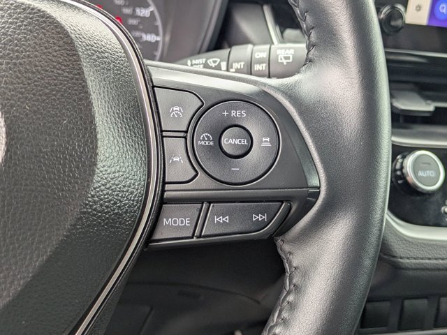 Used 2025 Toyota Corolla Cross LE image 22