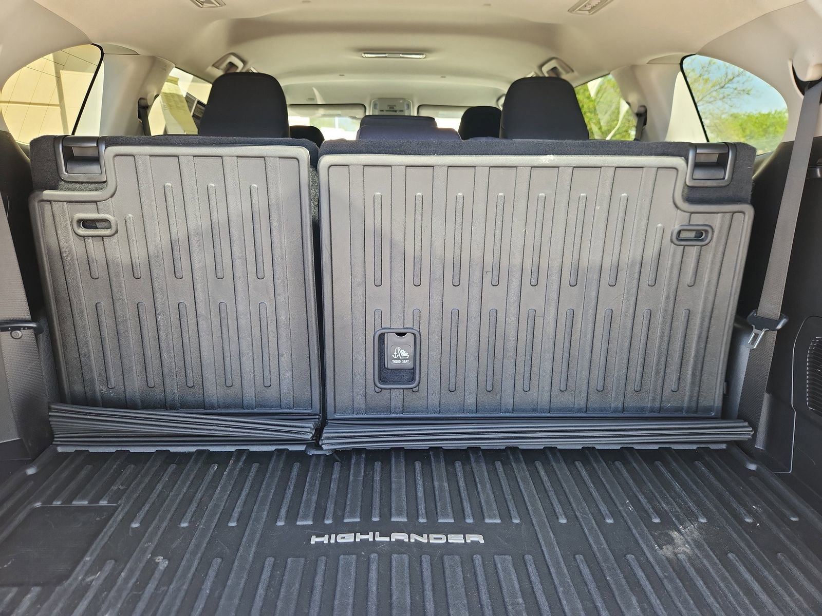 Used 2022 Toyota Highlander L AWD/4WD image 14