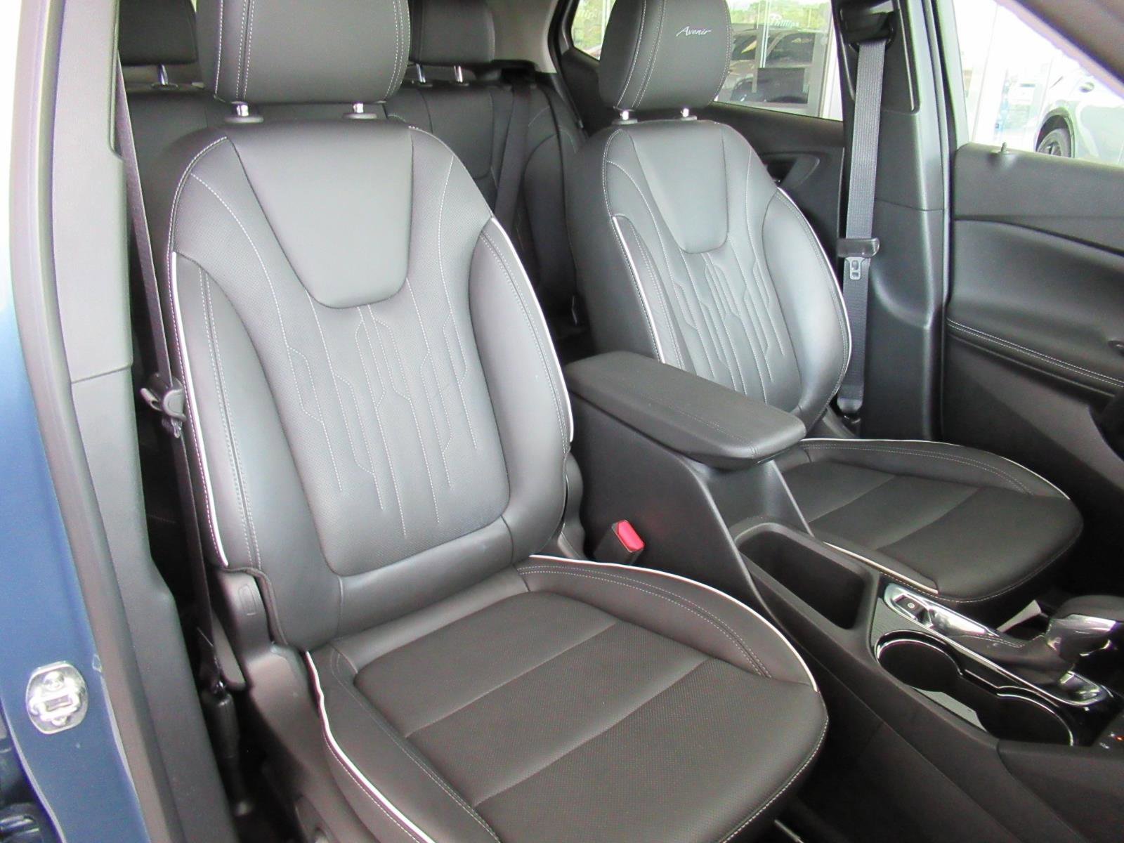 Used 2026 Buick Encore GX Avenir w/ Avenir Technology Package FWD image 9