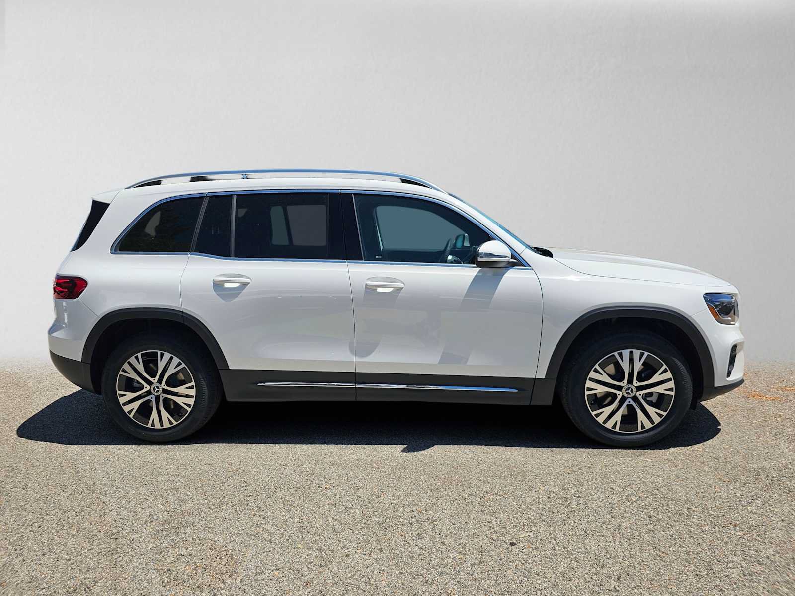 New 2026 Mercedes-Benz GLB 250 image 2