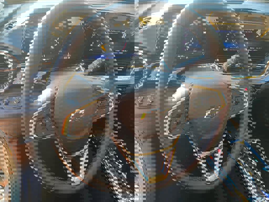 Used 2025 Chevrolet Trax ACTIV w/ Sunroof Package image 8