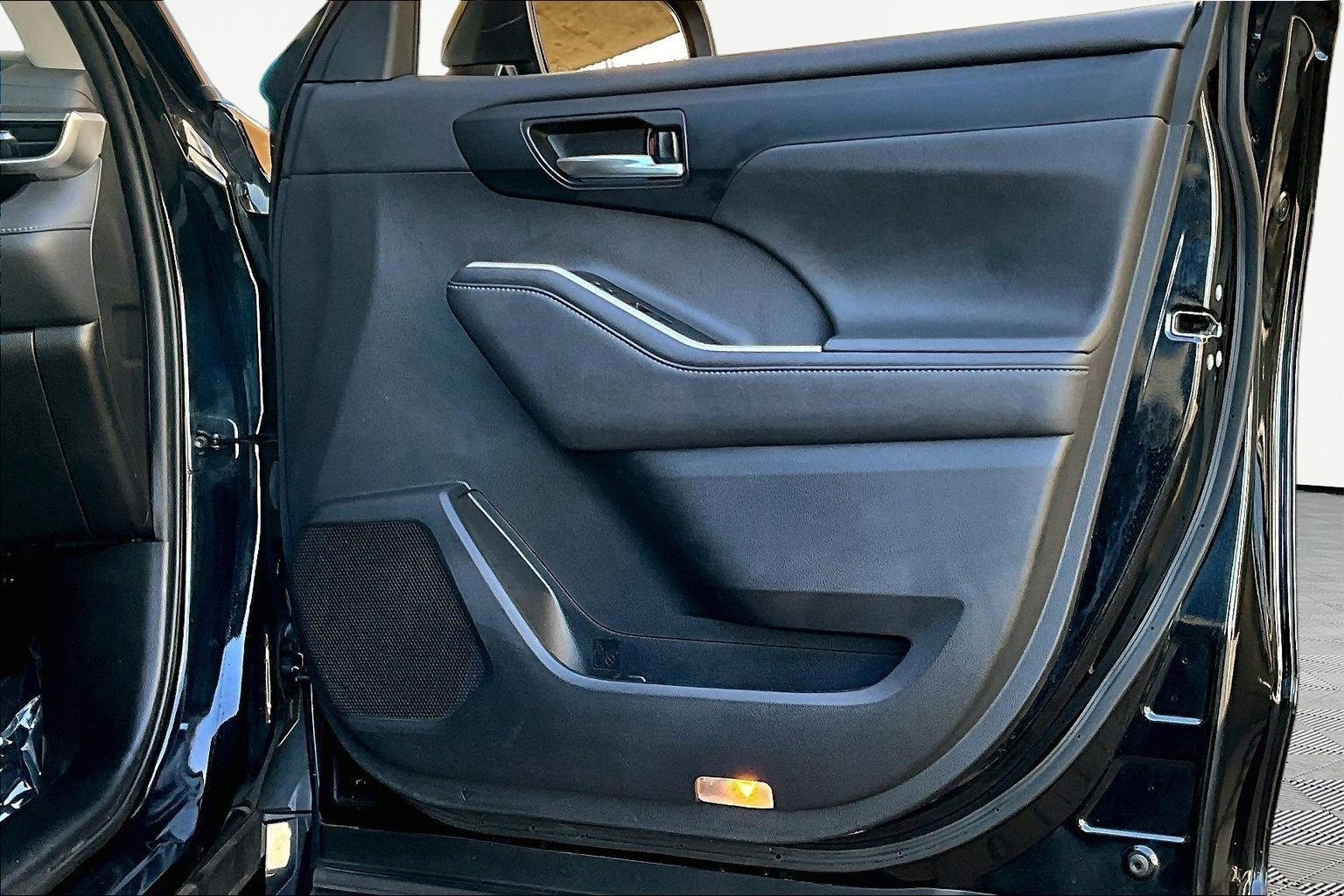 Used 2021 Toyota Highlander XLE image 29