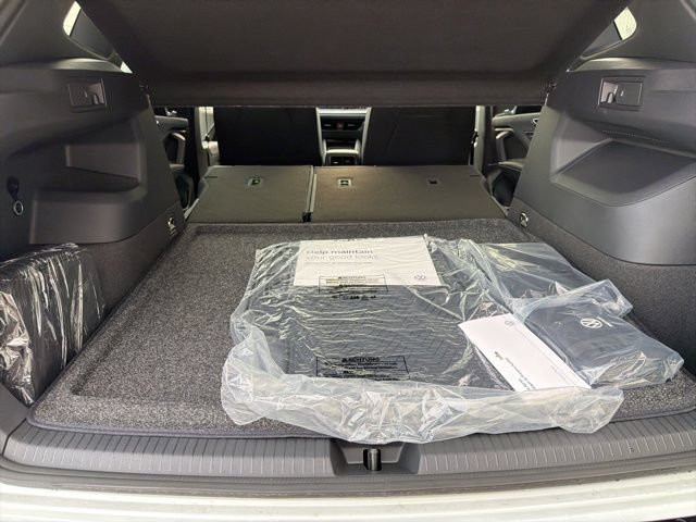 New 2026 Volkswagen Tiguan SEL R-Line AWD/4WD image 24