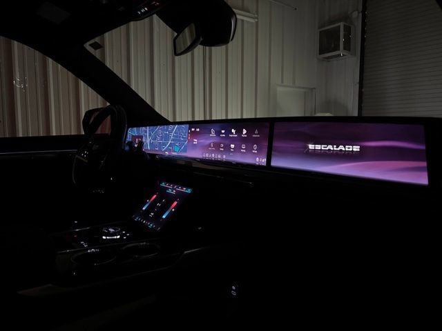 Certified 2025 Cadillac Escalade Luxury image 28