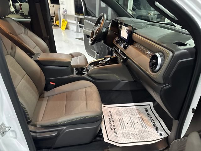 Used 2025 Chevrolet Colorado ZR2 w/ Technology Package AWD/4WD image 42