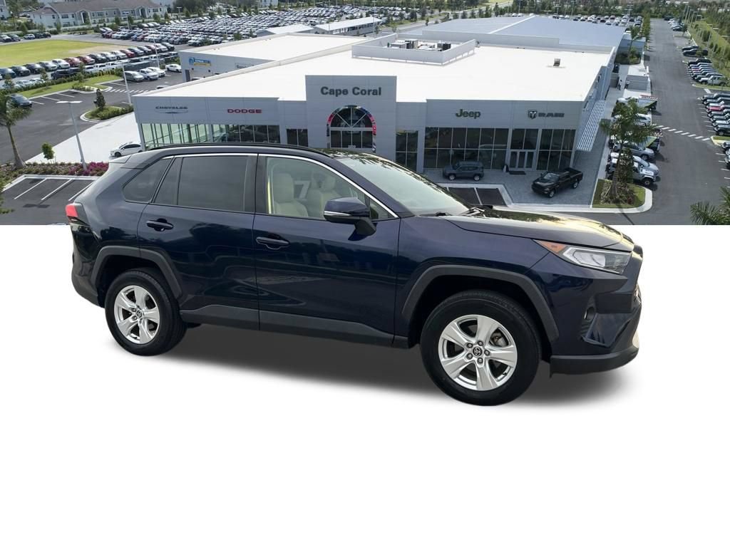 Used 2021 Toyota RAV4 XLE w/ Convenience Package FWD image 4