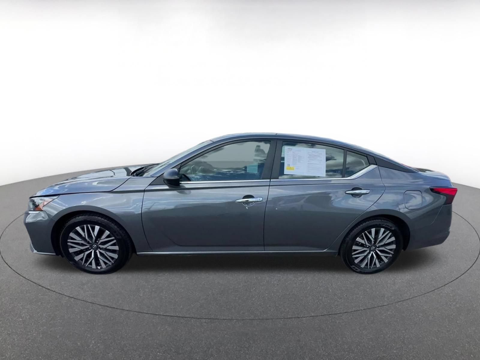 Used 2025 Nissan Altima 2.5 SV FWD image 9
