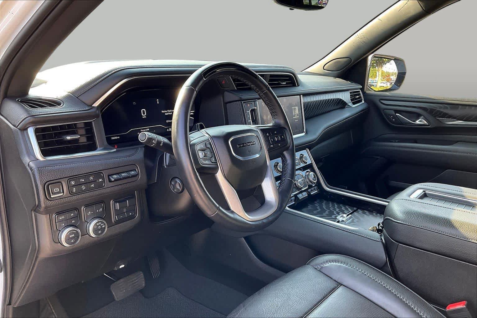 Used 2024 GMC Yukon XL Denali w/ Denali Reserve Package AWD/4WD image 18