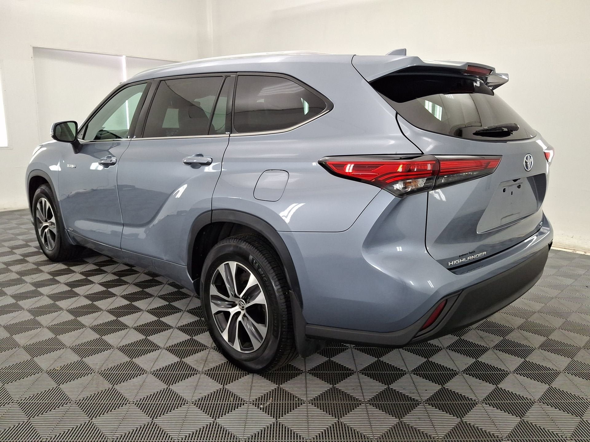 Used 2021 Toyota Highlander XLE AWD/4WD image 22