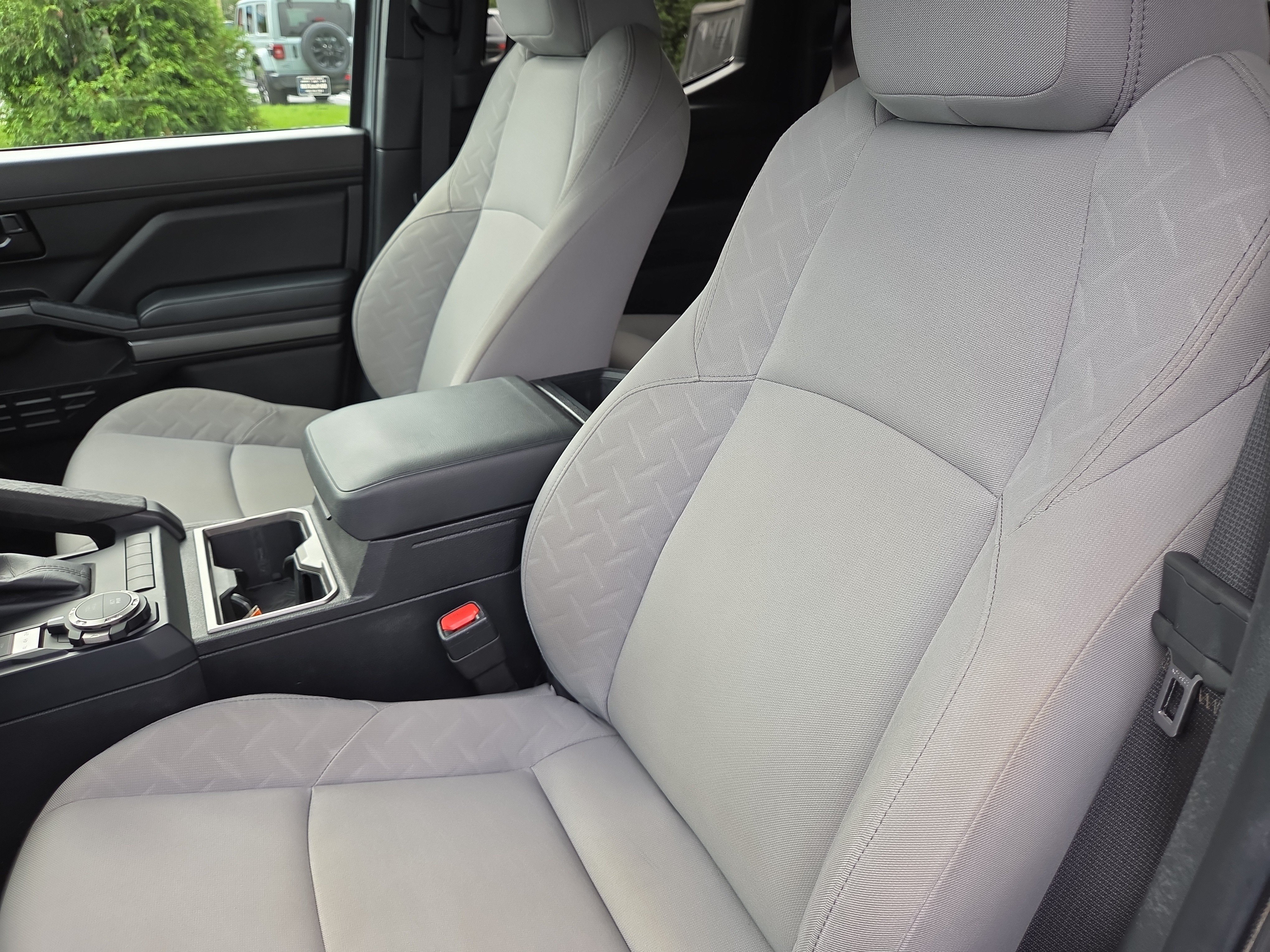Used 2024 Toyota Tacoma SR5 AWD/4WD image 2