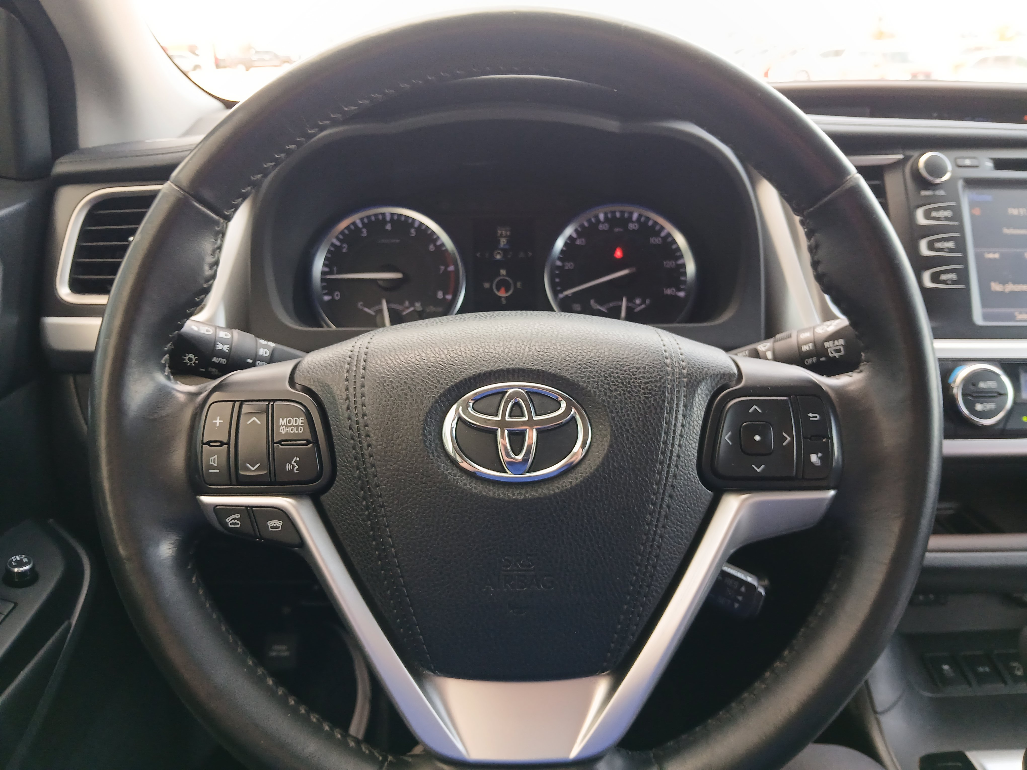 Used 2015 Toyota Highlander XLE AWD/4WD image 10
