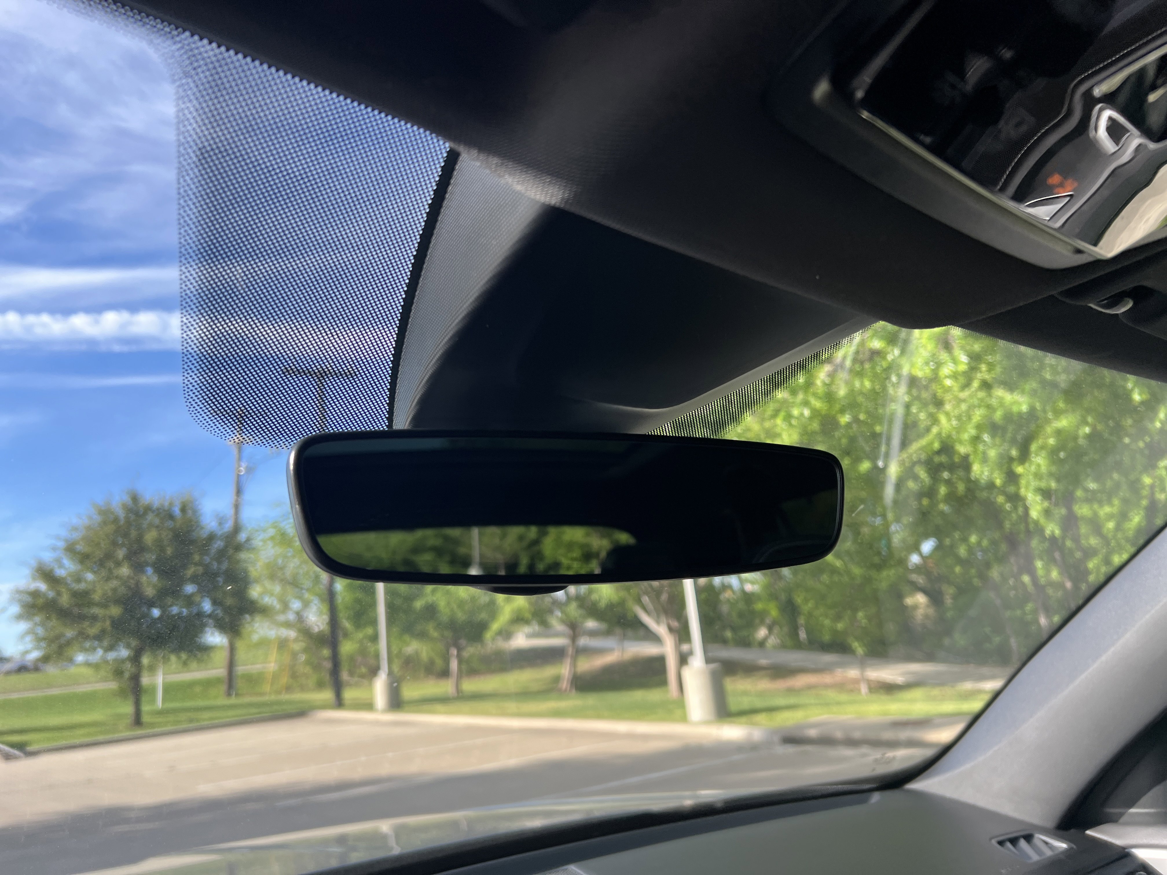 Certified 2025 Volkswagen Atlas Cross Sport SE w/ Panoramic Sunroof Package FWD image 28