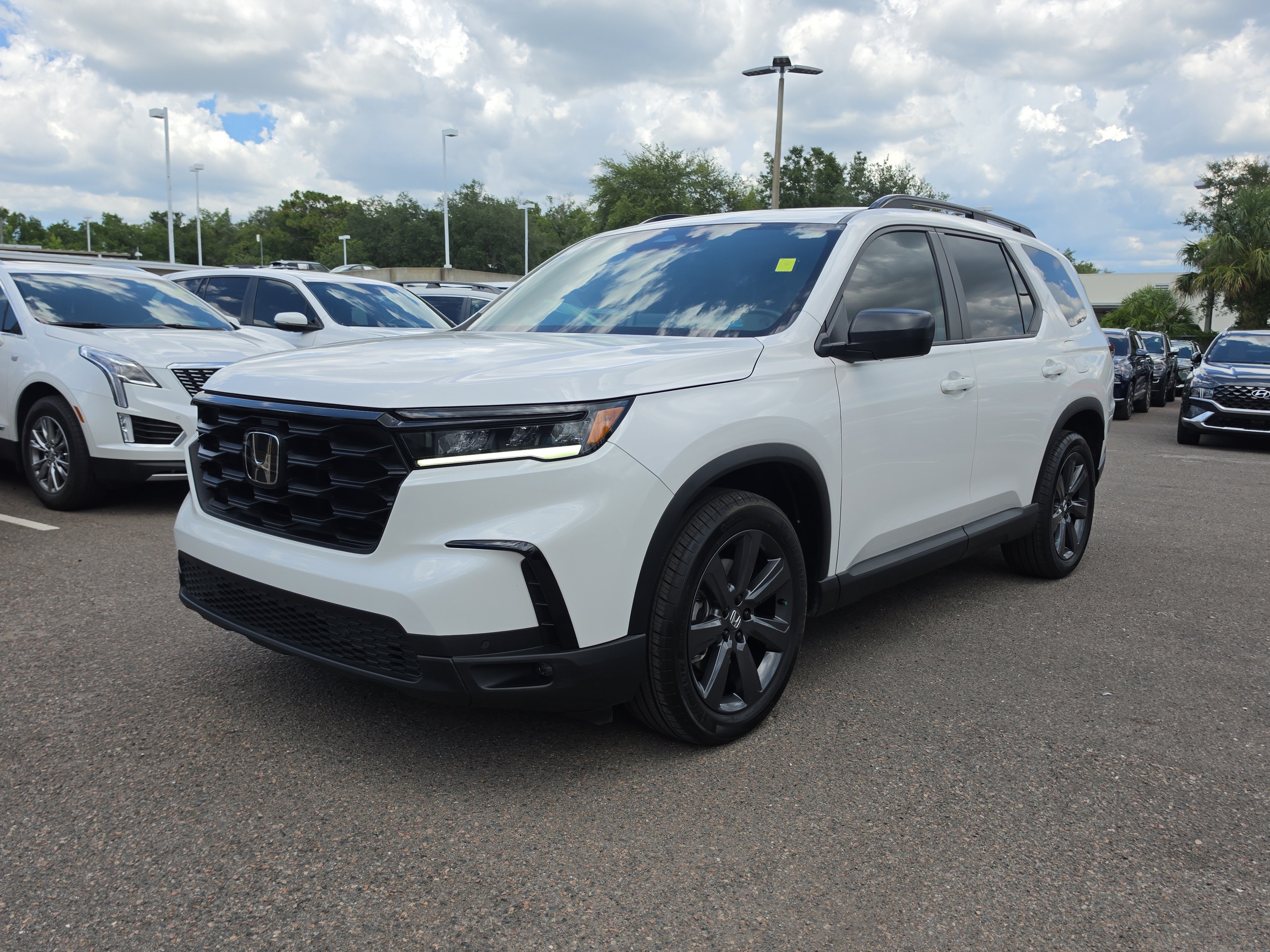 Used 2025 Honda Pilot Sport image 4