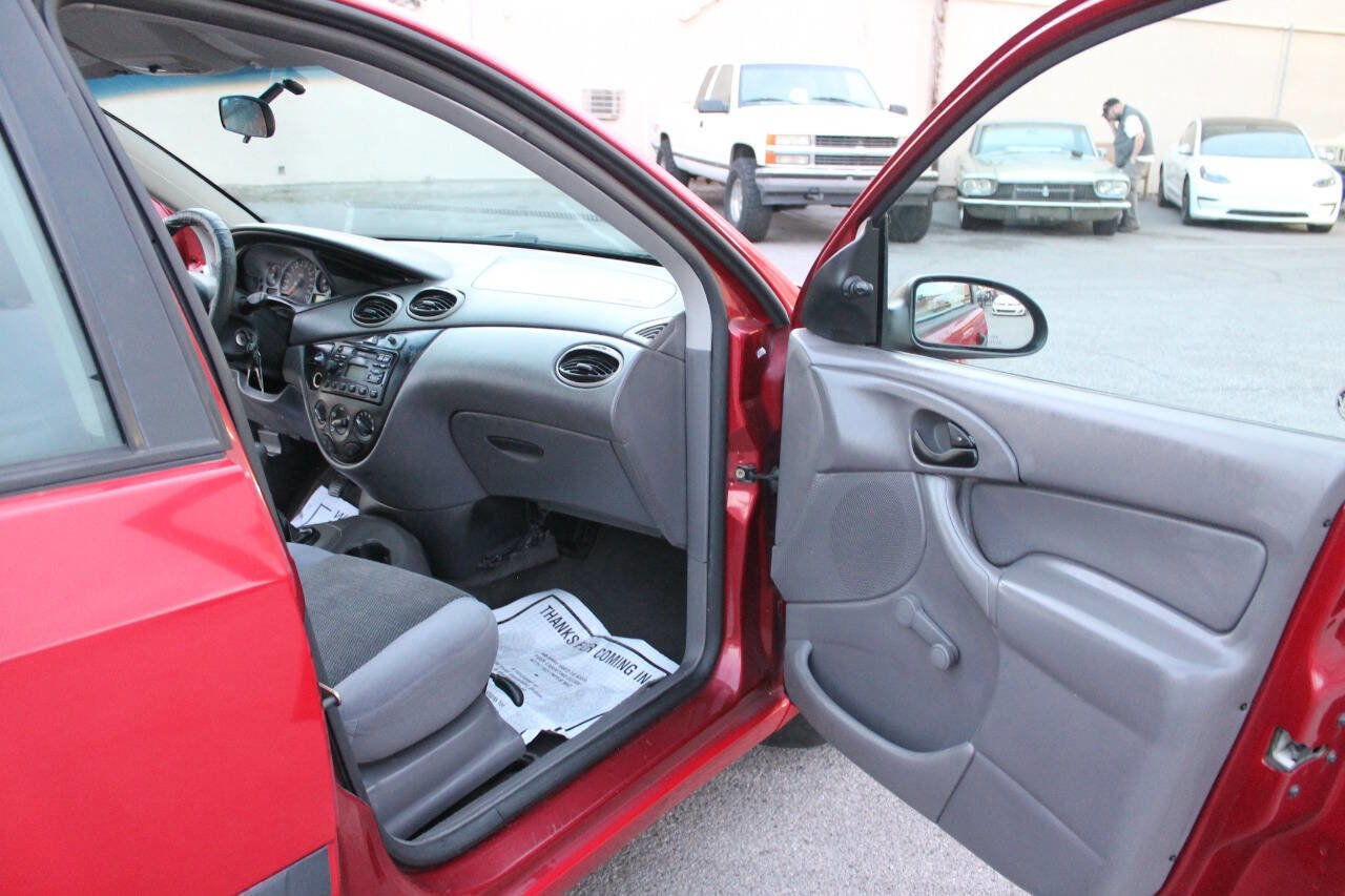 Used 2004 Ford Focus LX image 29