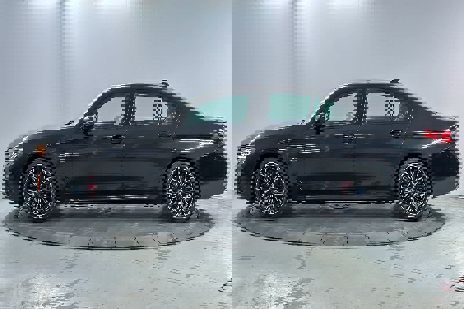 Used 2023 BMW 530e 530e w/ M Sport Package image 5