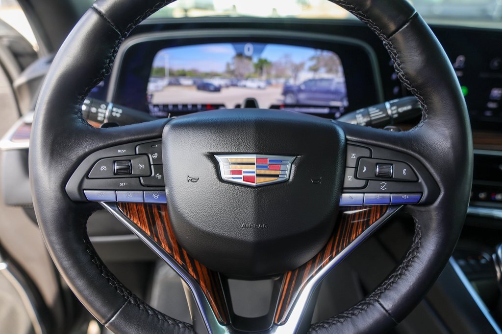 Used 2024 Cadillac Escalade Premium Luxury image 12