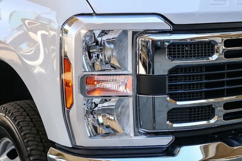 New 2026 Ford F350 XL w/ XL Chrome Package AWD/4WD image 4