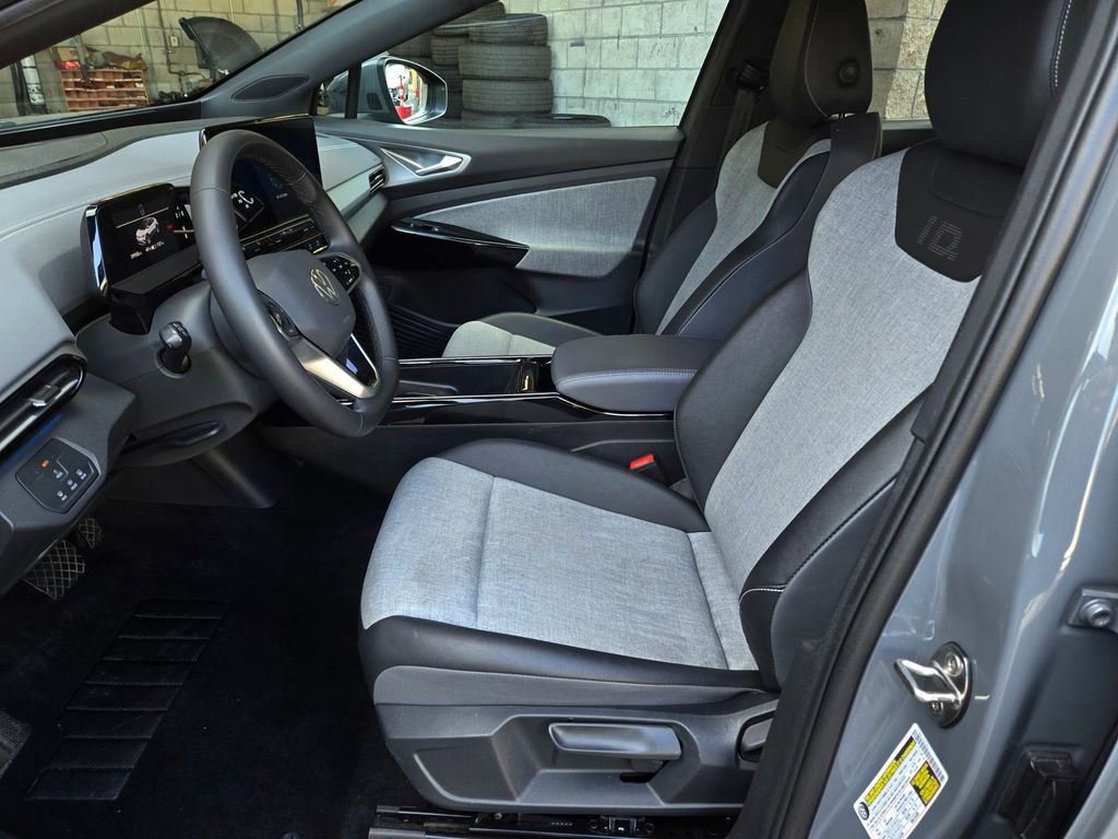 Used 2023 Volkswagen ID.4 Pro image 17