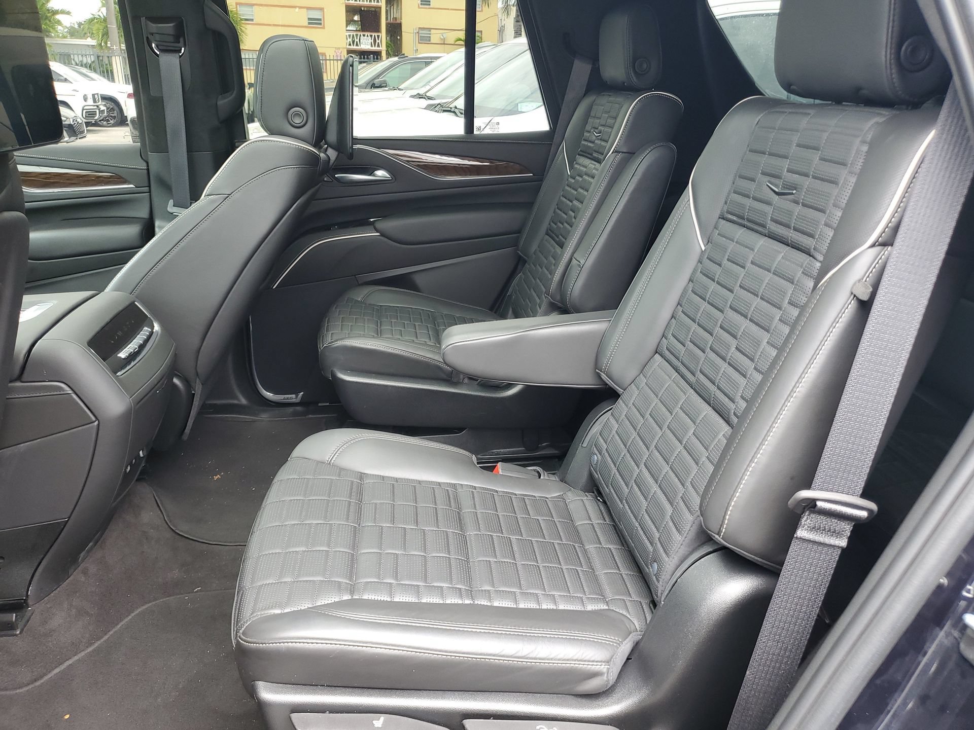 Used 2024 Cadillac Escalade Premium Luxury Platinum AWD/4WD image 12
