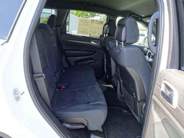 Used 2017 Jeep Grand Cherokee Laredo w/ Quick Order Package 23E AWD/4WD image 18