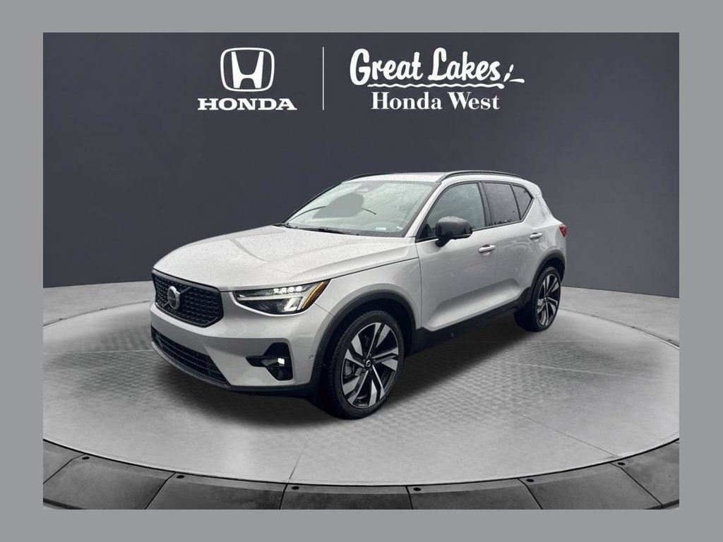 Used 2023 Volvo XC40 B5 Plus w/ Driver Assist Package AWD/4WD 360° Tour