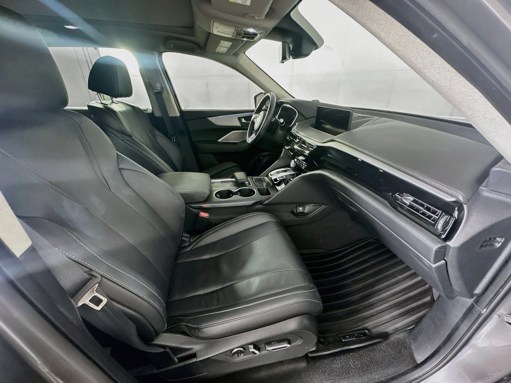Used 2024 Acura MDX w/ Technology Package FWD image 32