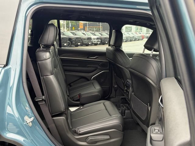 New 2026 Jeep Grand Cherokee L Limited w/ Luxury Tech Group II AWD/4WD image 33