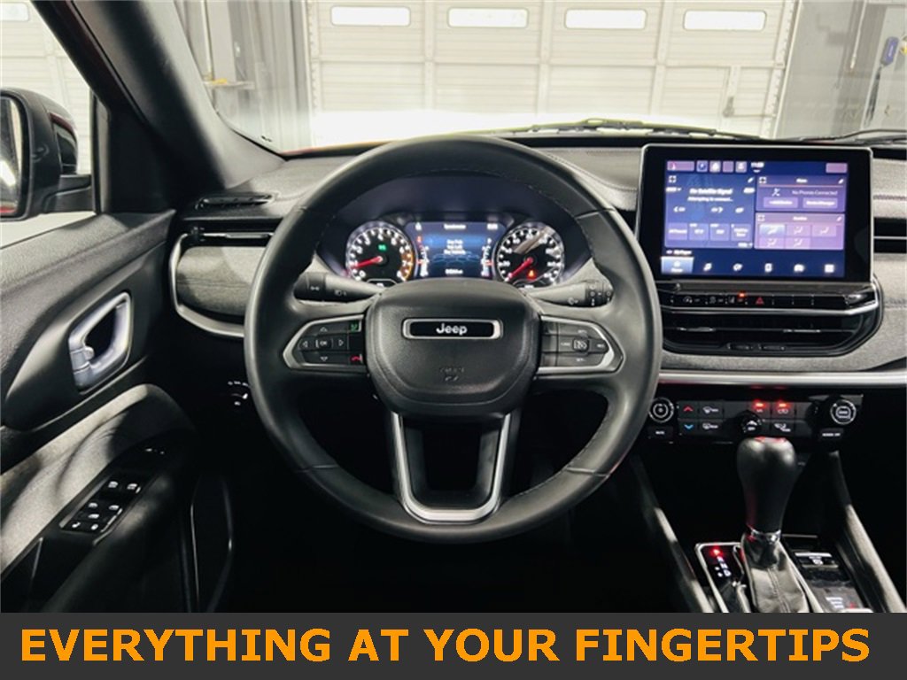 Used 2024 Jeep Compass Latitude image 5