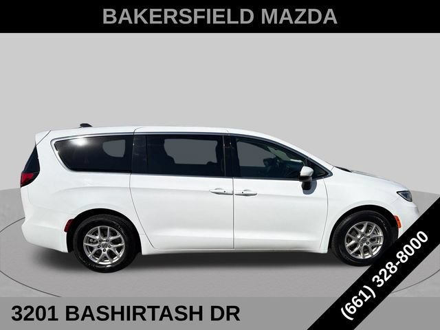Used 2023 Chrysler Pacifica Touring-L FWD image 6