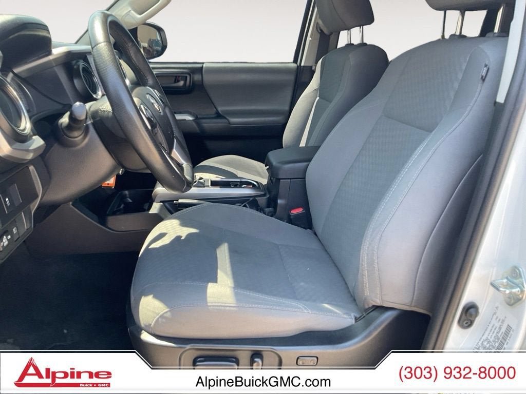 Used 2022 Toyota Tacoma SR5 AWD/4WD image 9