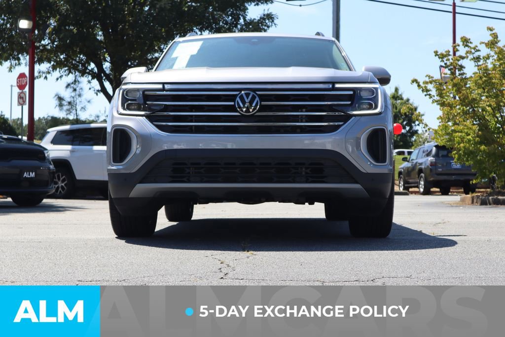 Used 2025 Volkswagen Atlas SE image 4