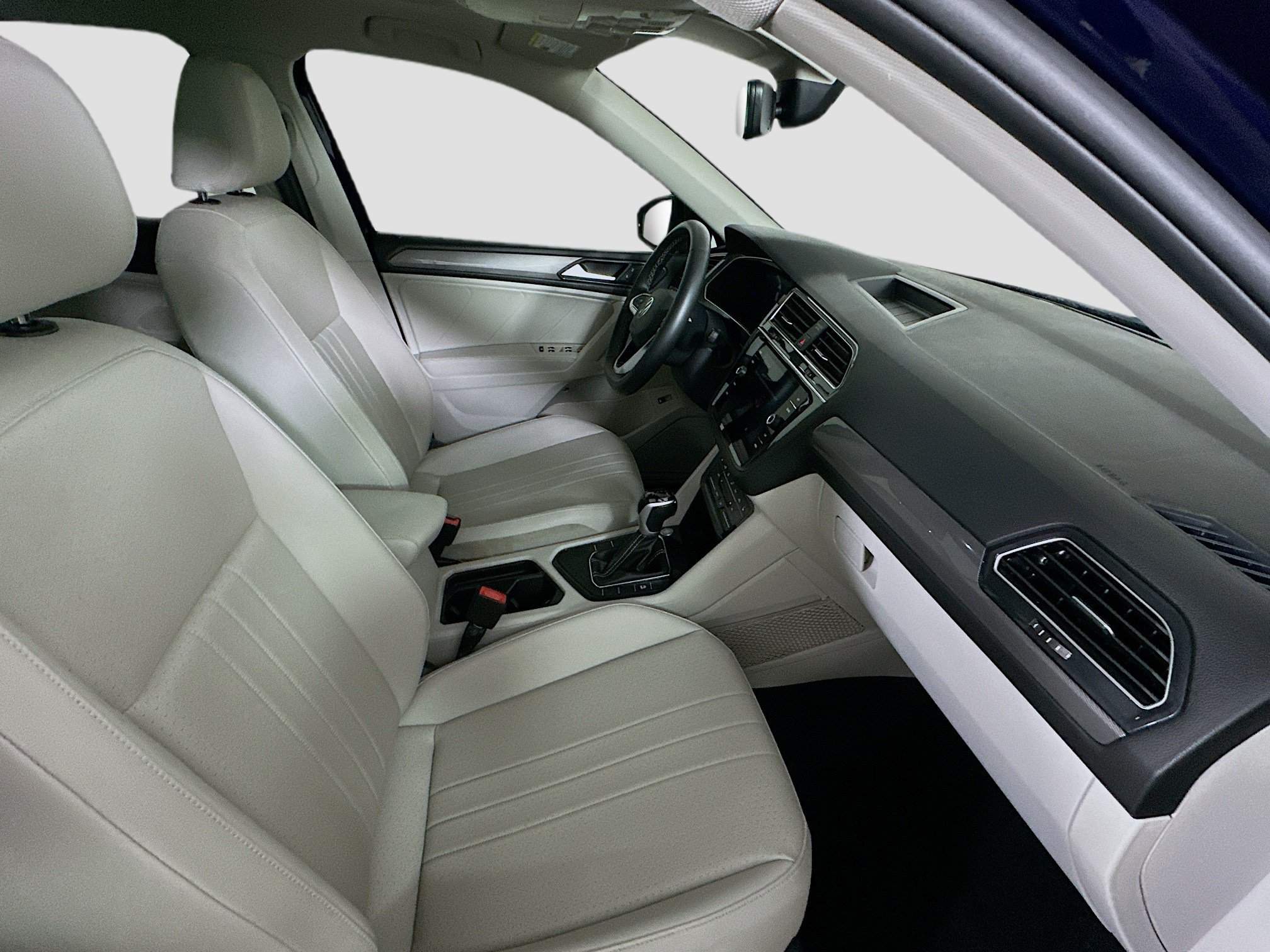 Used 2024 Volkswagen Tiguan SE FWD image 32