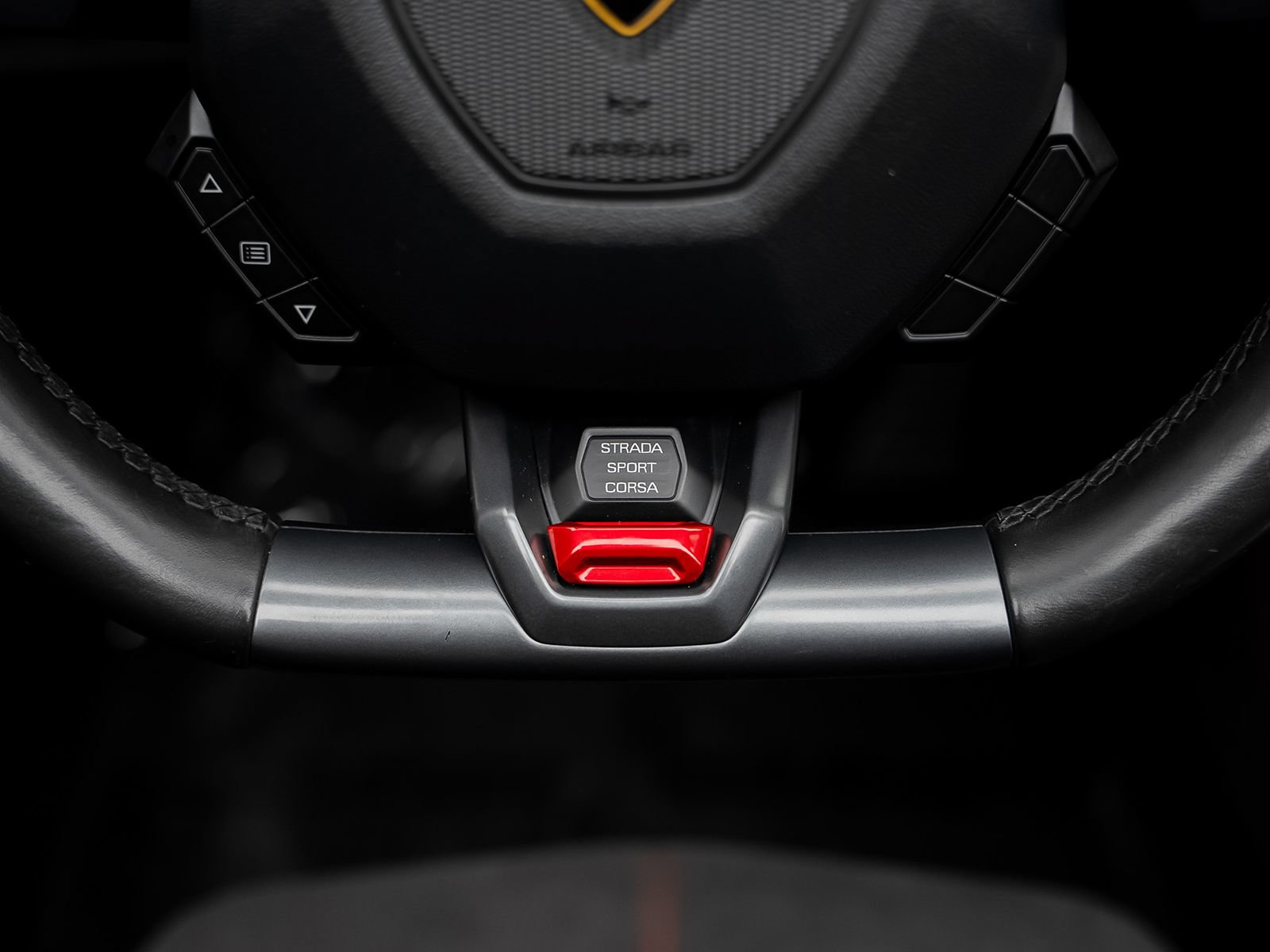 Used 2017 Lamborghini Huracan LP 580-2 RWD image 38