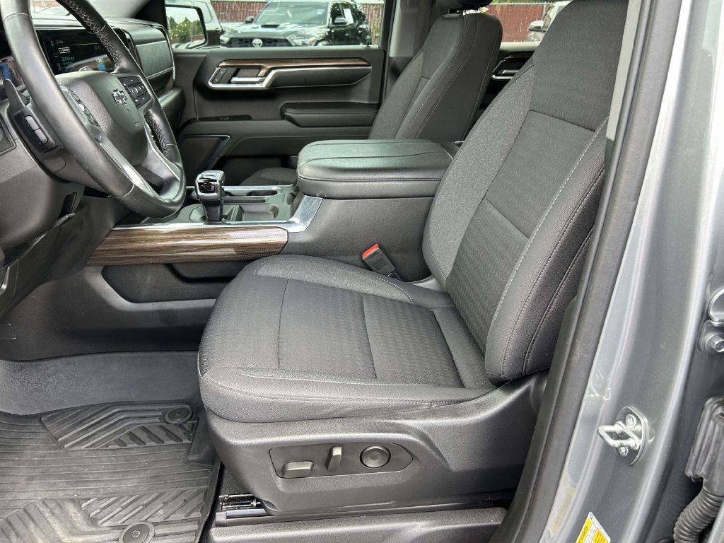 Used 2023 Chevrolet Silverado 1500 RST AWD/4WD image 5