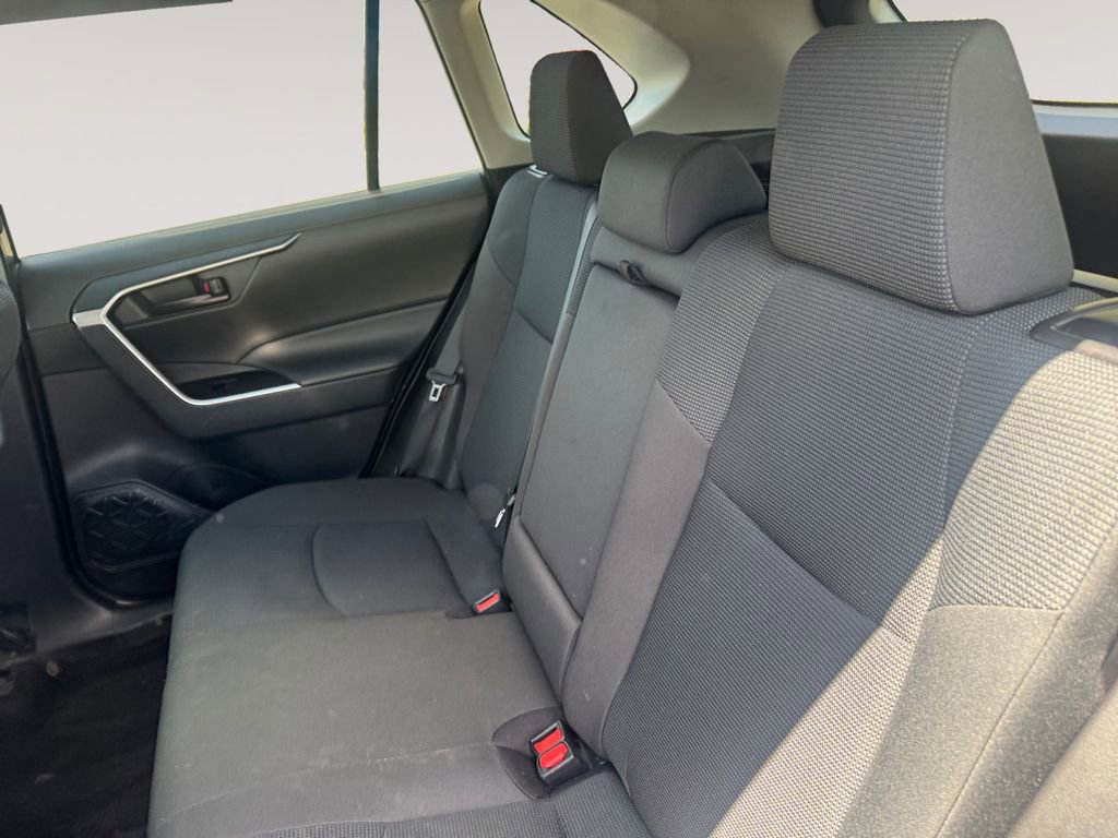 Used 2021 Toyota RAV4 LE AWD/4WD image 13