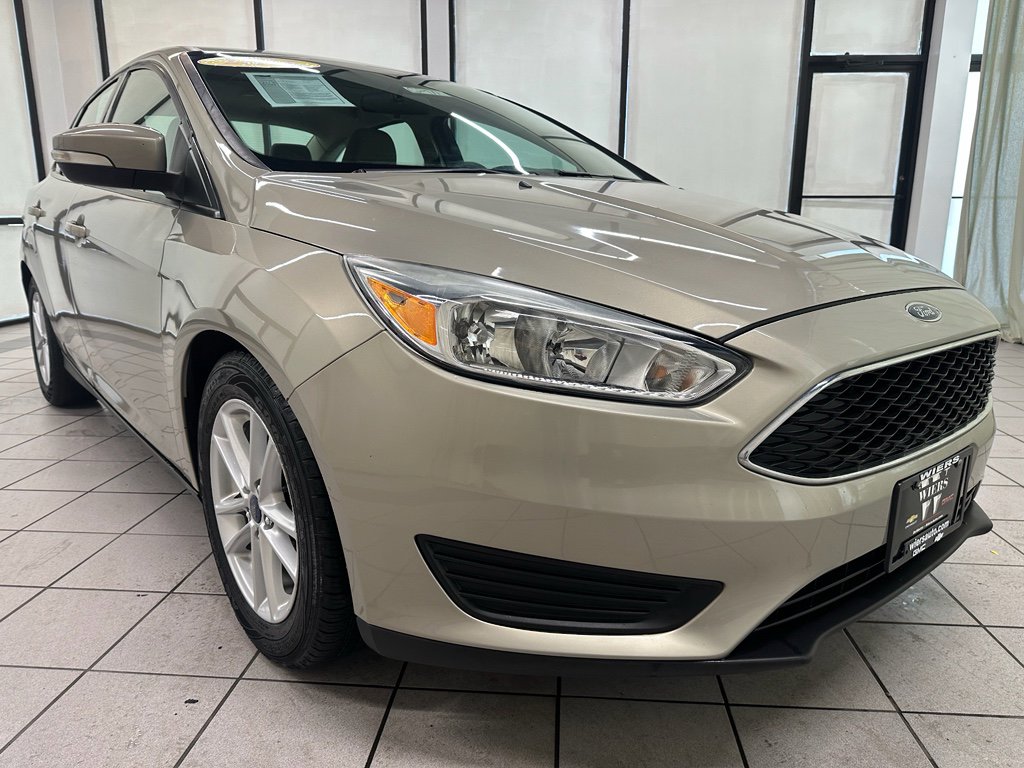 Used 2016 Ford Focus SE w/ SE Power Seat Package image 2