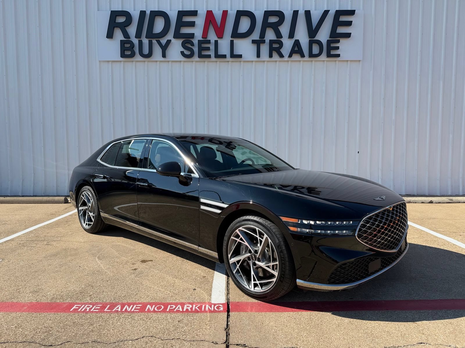 Used 2024 Genesis G90 3.5T AWD/4WD image 9