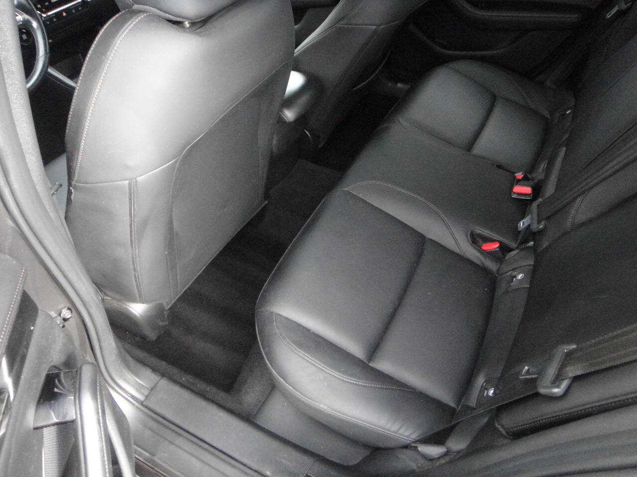 Used 2020 MAZDA MAZDA3 Hatchback w/ Preferred Package image 11