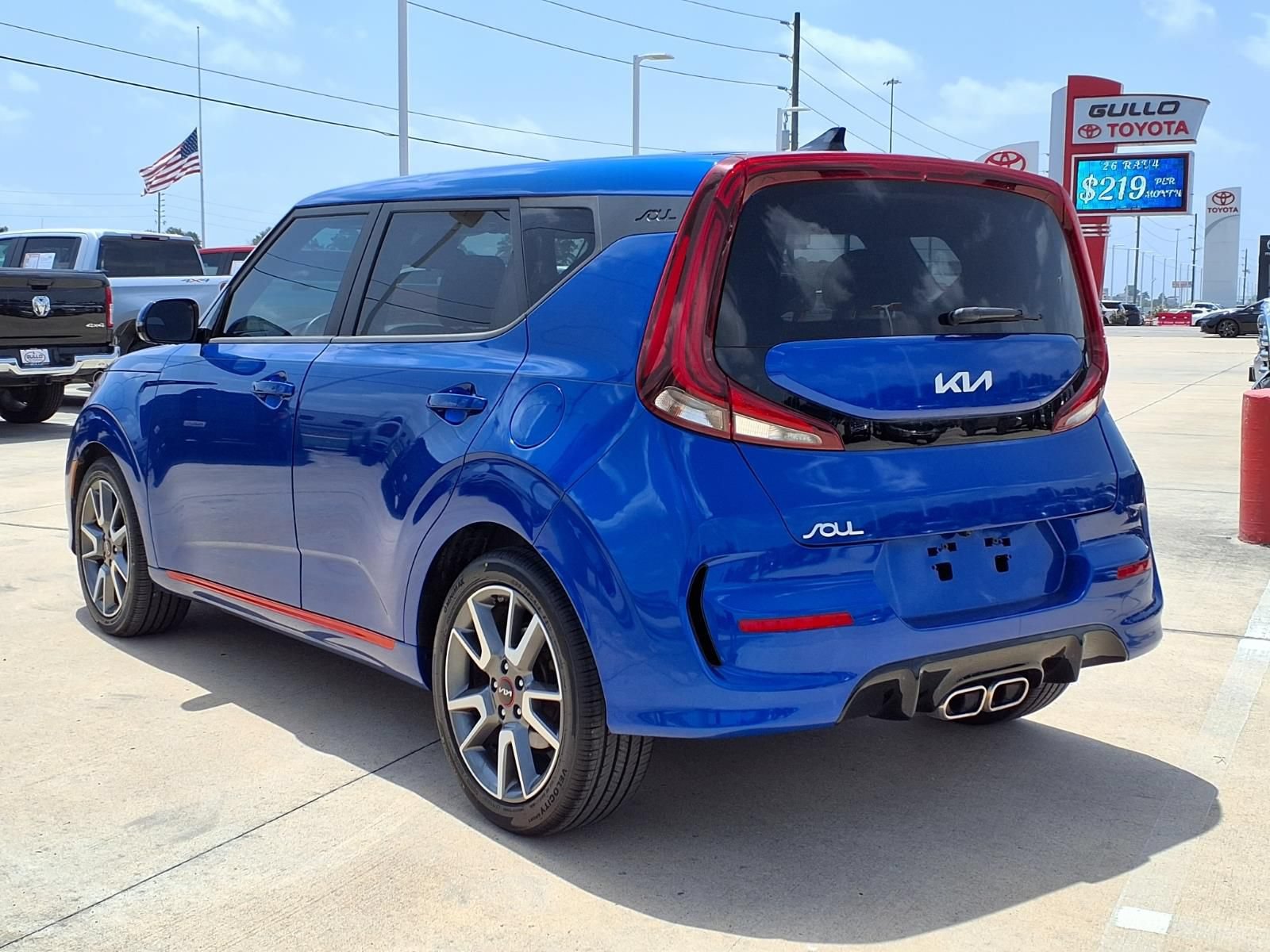 Used 2022 Kia Soul Turbo FWD image 2