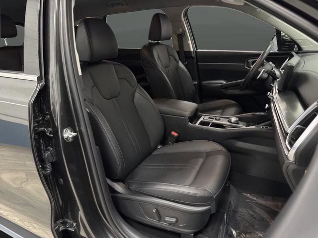 Used 2025 Kia Sorento EX image 30