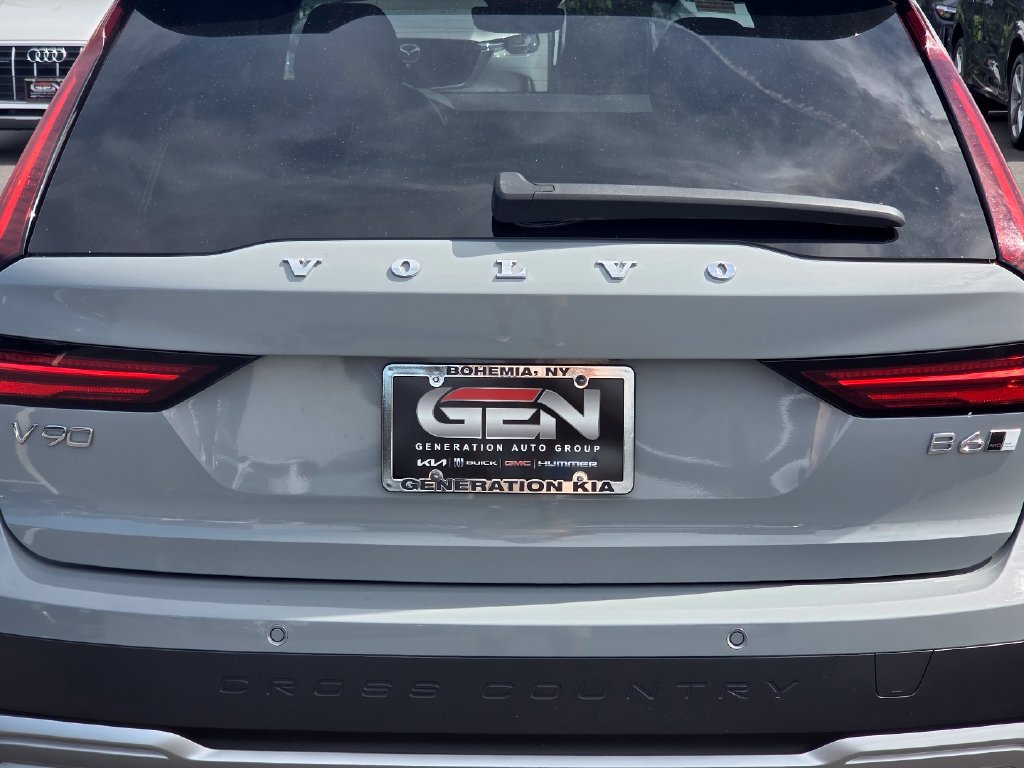 Used 2025 Volvo V90 B6 Cross Country Ultra AWD/4WD image 35