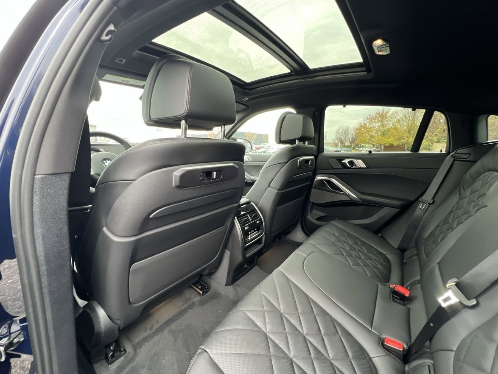 New 2026 BMW X6 M60i image 23