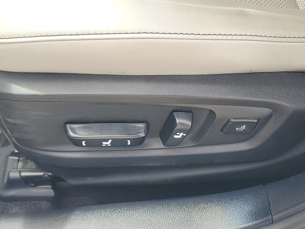 Used 2014 Lexus ES 350 w/ Premium Package FWD image 16