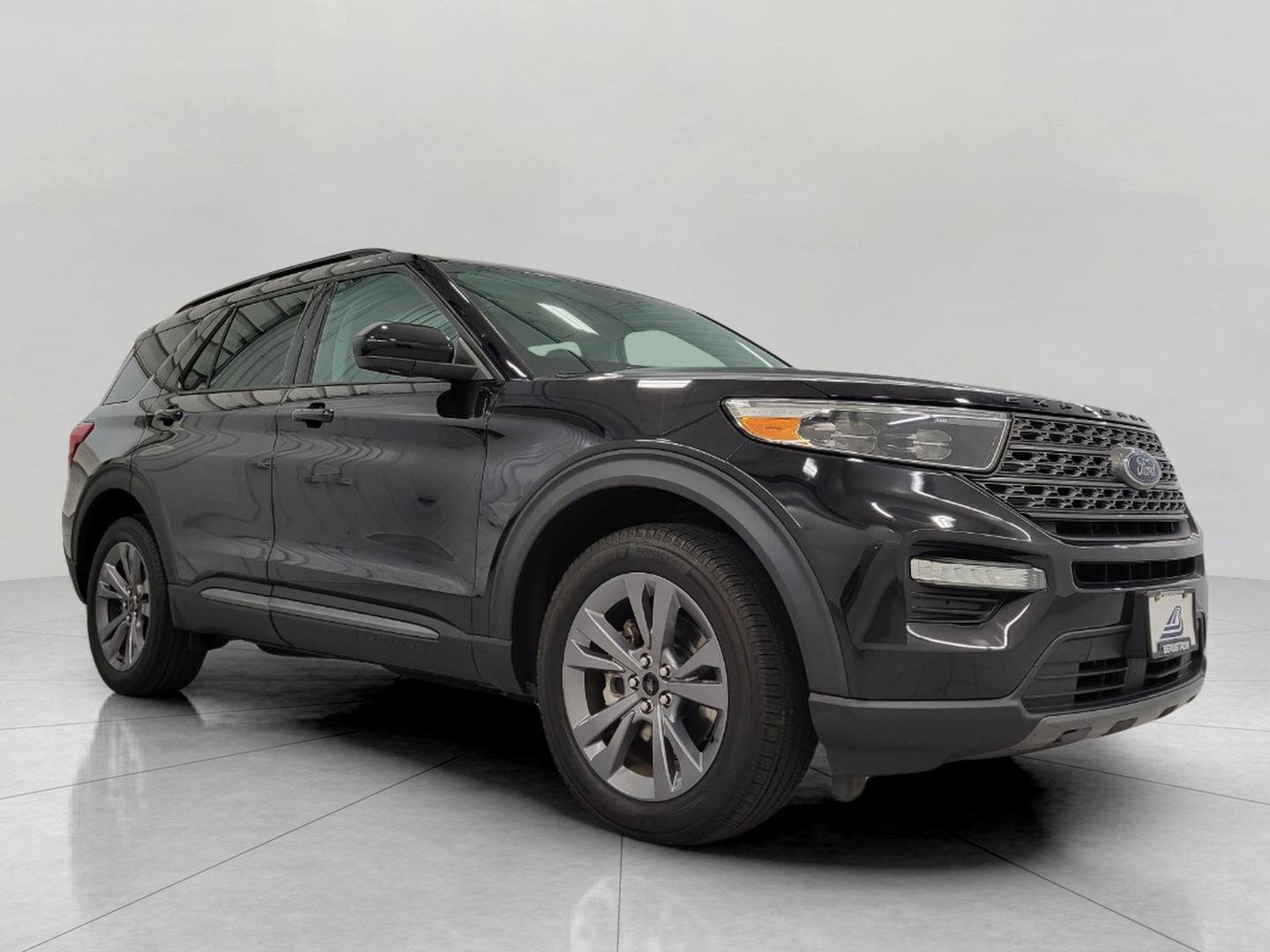 Used 2023 Ford Explorer XLT w/ Equipment Group 202A AWD/4WD image 1