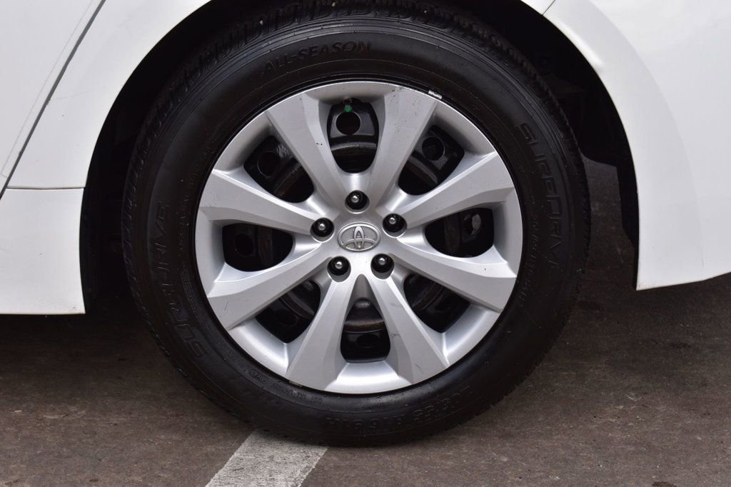 Used 2021 Toyota Corolla LE image 11