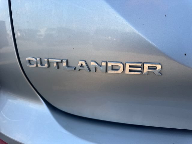 Used 2025 Mitsubishi Outlander SE AWD/4WD image 4