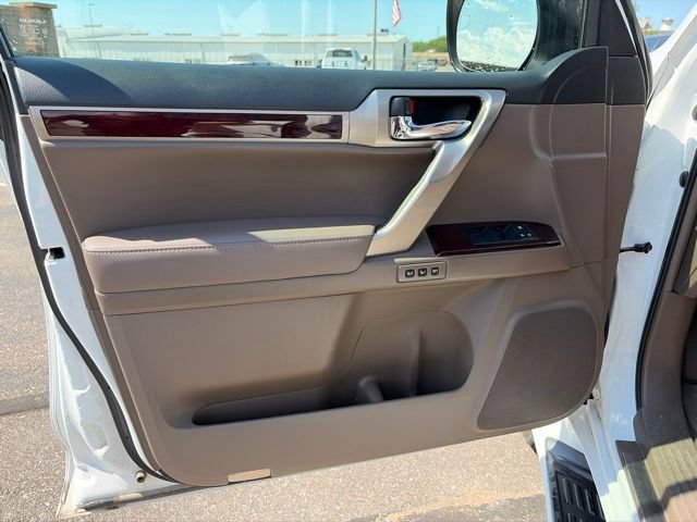 Used 2016 Lexus GX 460 Luxury w/ Preferred Accessory Package AWD/4WD image 9